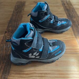 Kids boots size 1 EU 33 Black and Blue with paw print hook loop closure ice grip